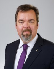 L. Simon László